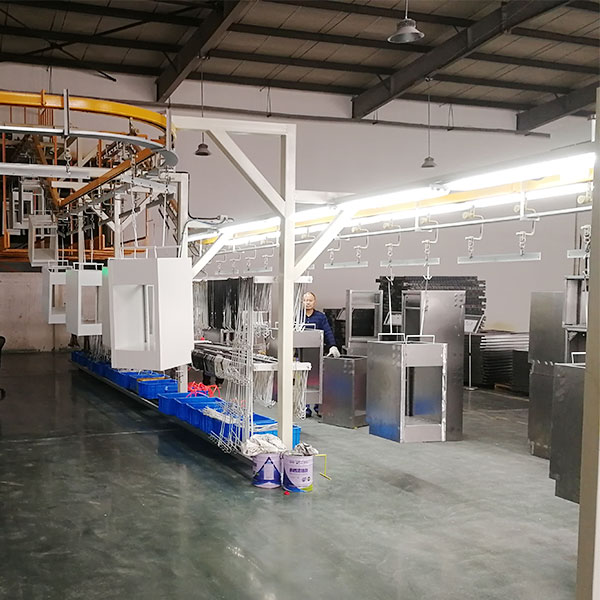 Automatic plastic spray assembly line